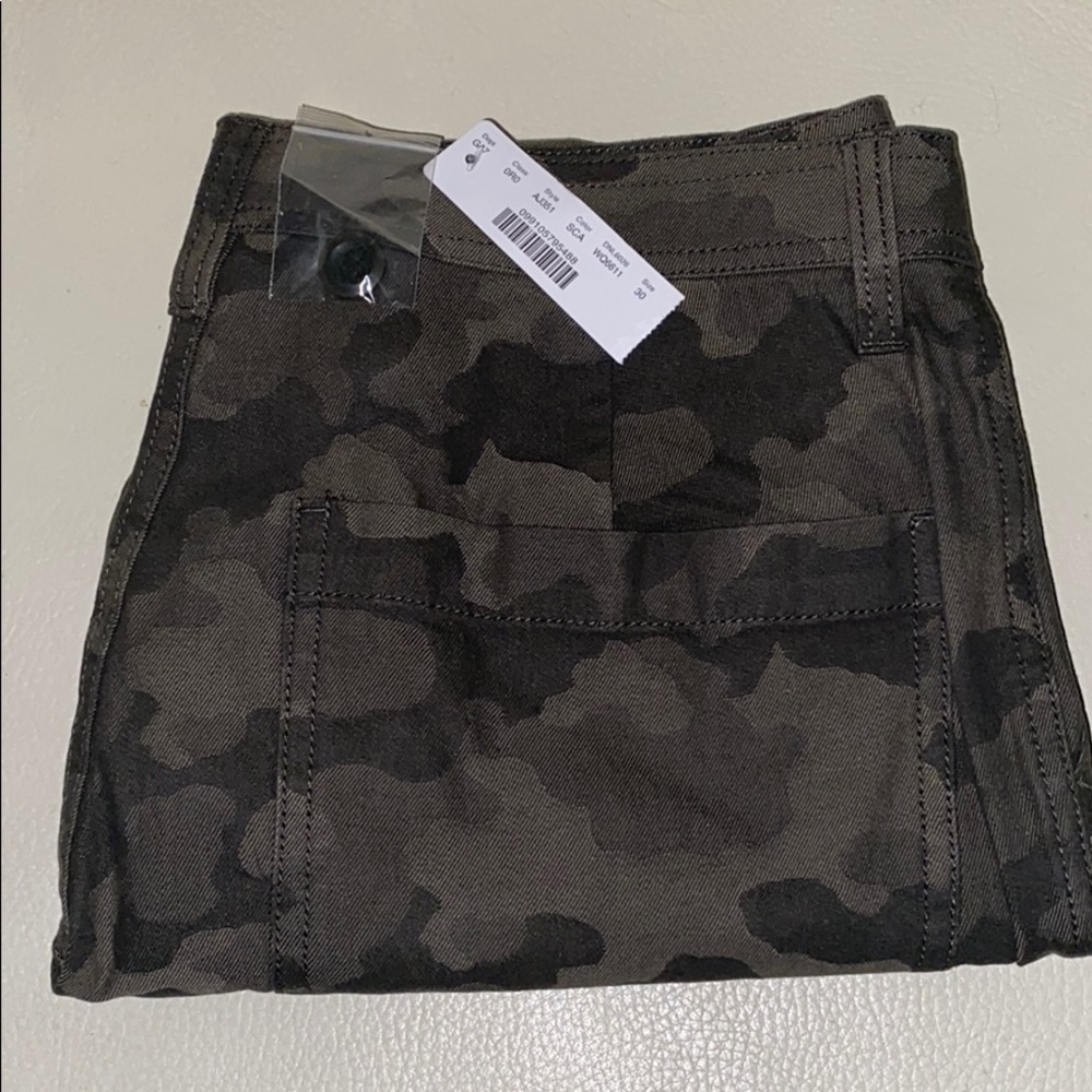 High-rise cargo pant in jacquard camo NWT